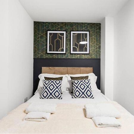 Modern Spacious Three Bedrooms With Private Garden Cardiff Ngoại thất bức ảnh