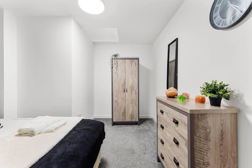 Modern Spacious Three Bedrooms With Private Garden Cardiff Ngoại thất bức ảnh