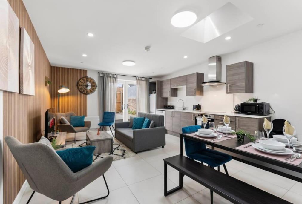 Modern Spacious Three Bedrooms With Private Garden Cardiff Ngoại thất bức ảnh